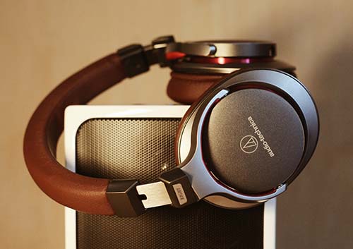密閉型(クローズド型)のヘッドホン